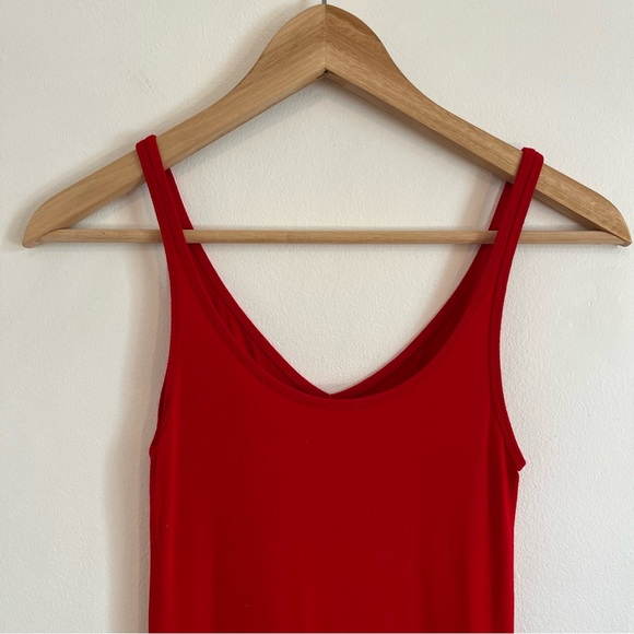 Red v/neck tank top - Picture 4 of 6
